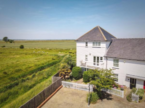 Marine House, Camber